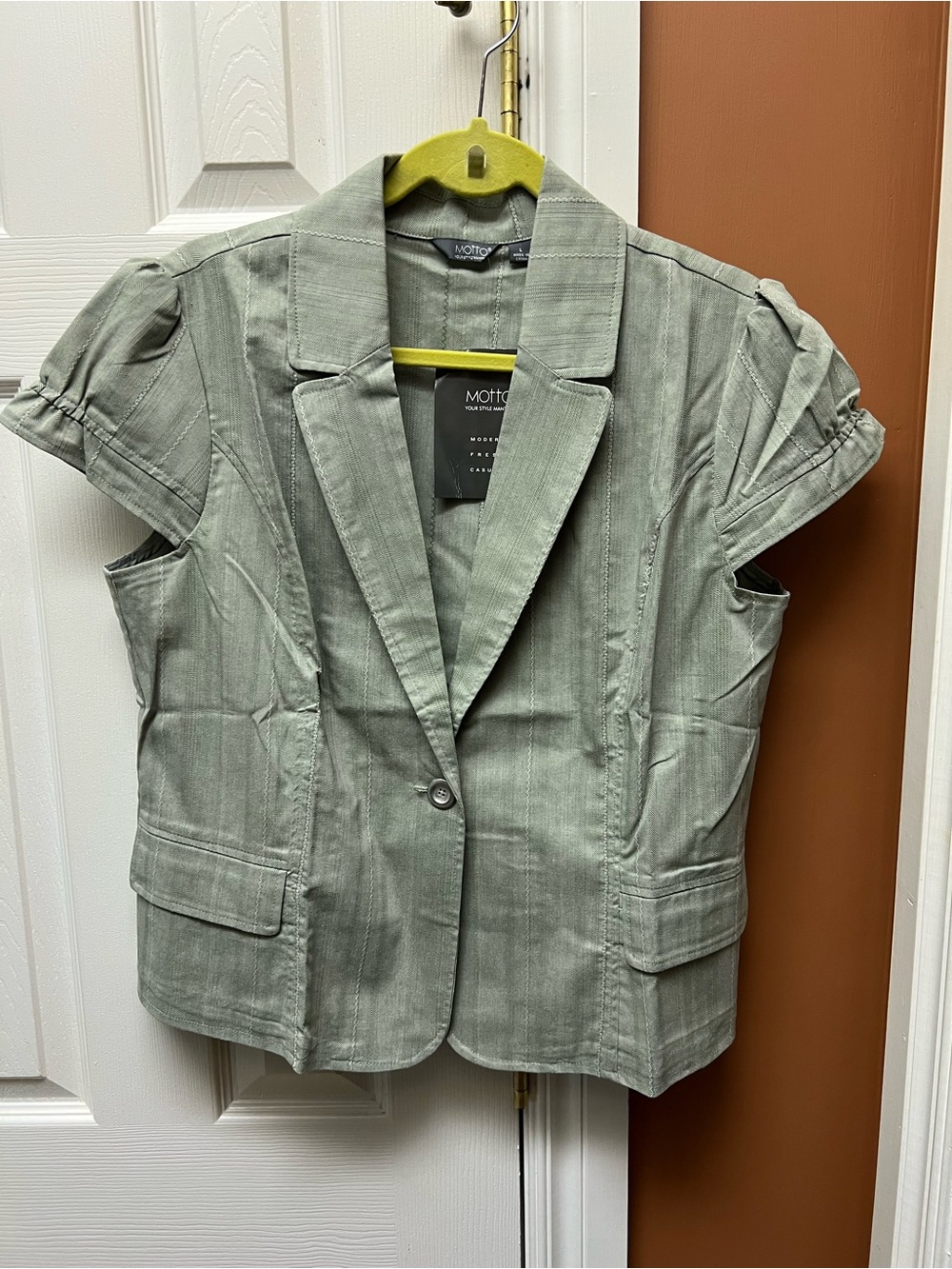 Motto Sage Short-Sleeve Notch Collar Blazer